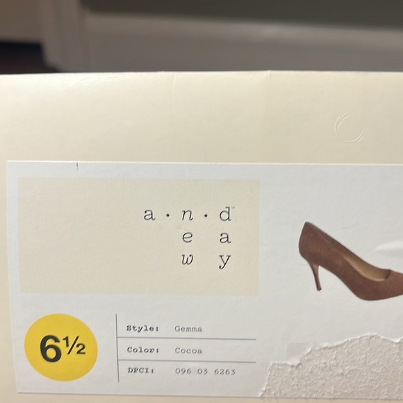 A new day pointed toe brown pumps - Picture 7 of 7